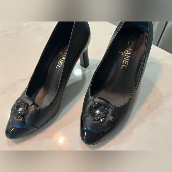 Vintage Chanel Black CC Cap Toe Camellia Flower Pump G G32486 - Picture 1 of 16